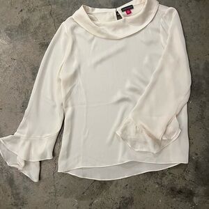Vince CamutoElegant Cream Blouse